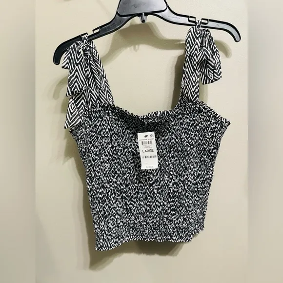 Bar III NWT Women's Printed‎ Tie-Strap Top.  Size Large - Image 4