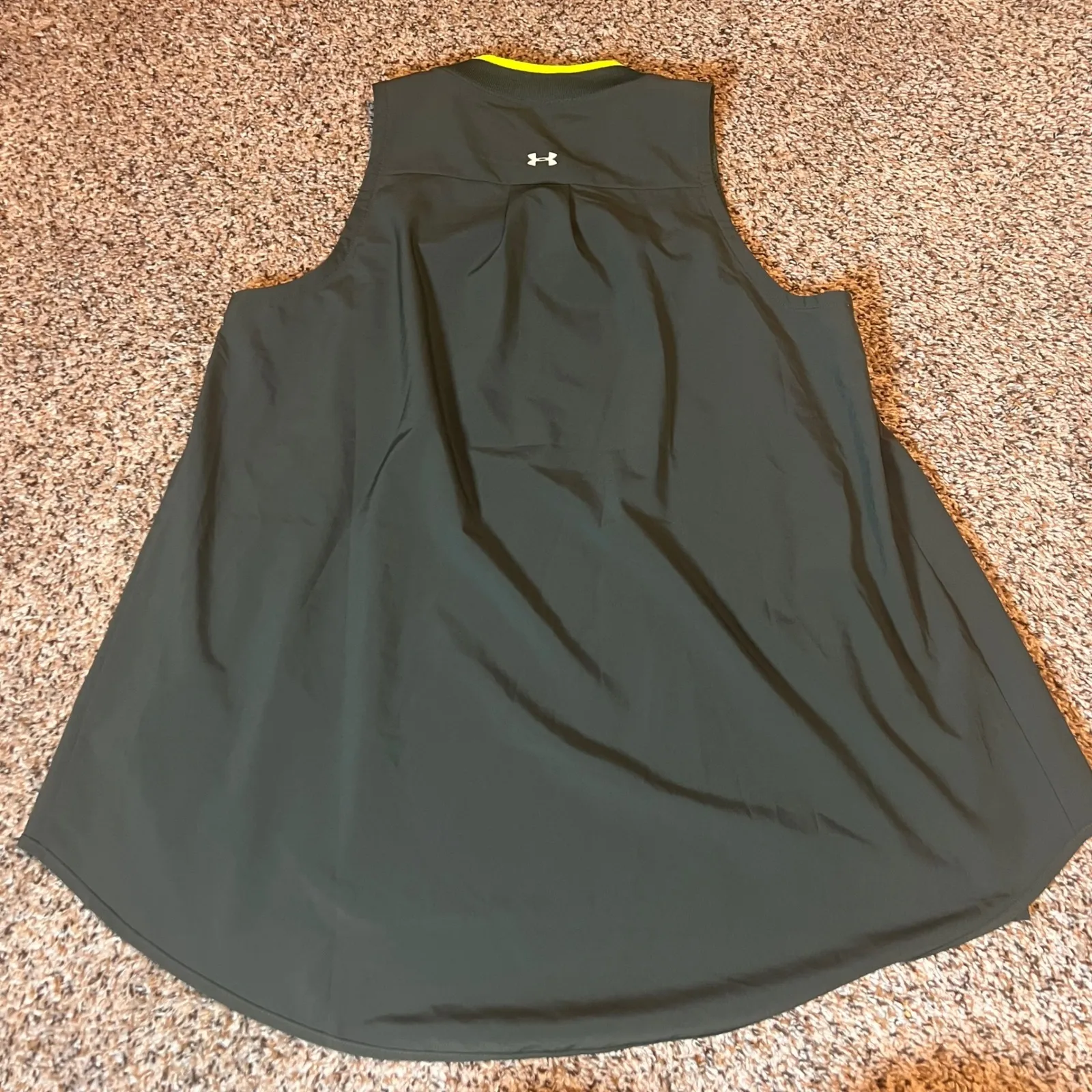 Under Armour Tank Top Sleeveless Athletic Activewear Olive Green Yellow Trim M‎ - Image 5