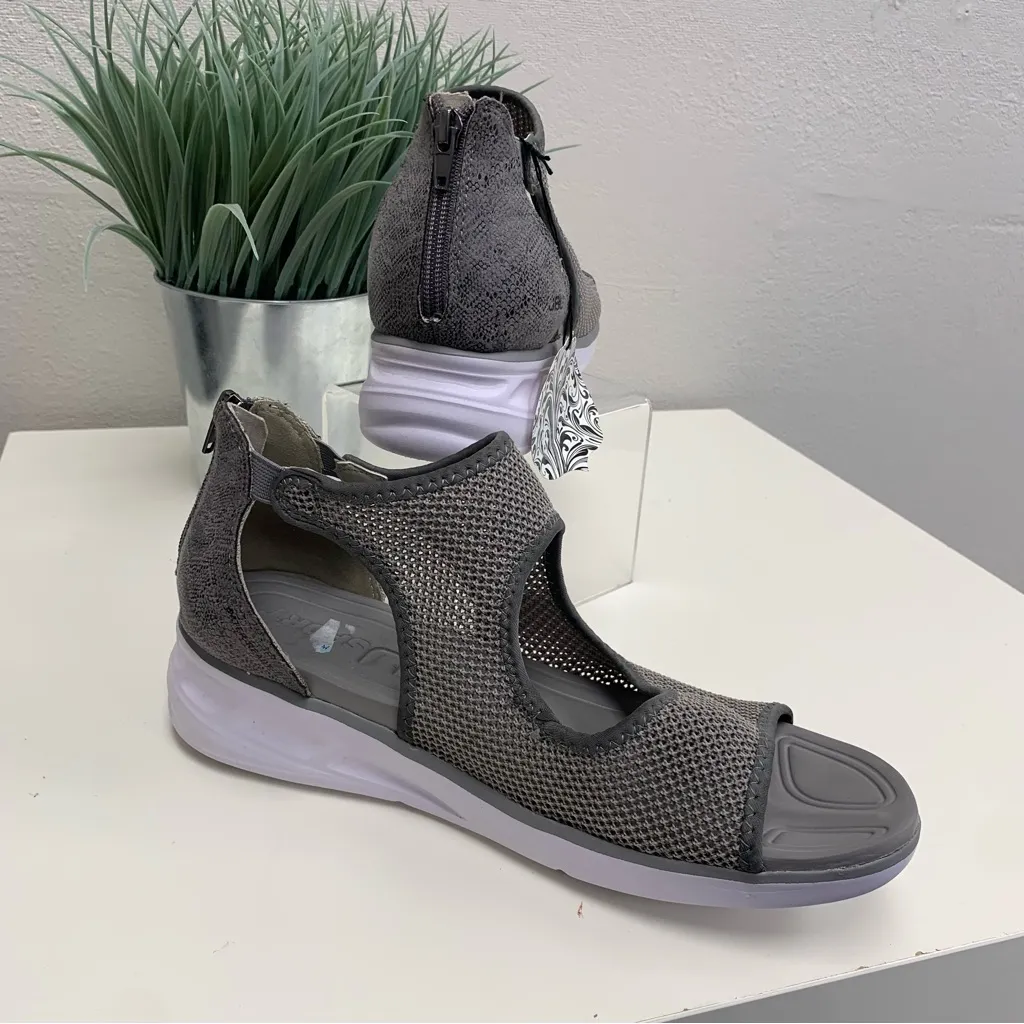 JBU Gray Open-Toe Sandals - Image 2