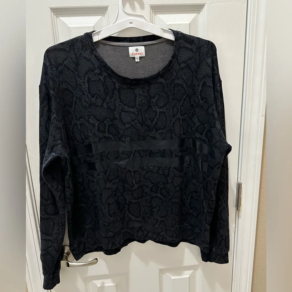 Sundry  varsity python pullover sweatshirt size Medium (2) black gray - Image 2