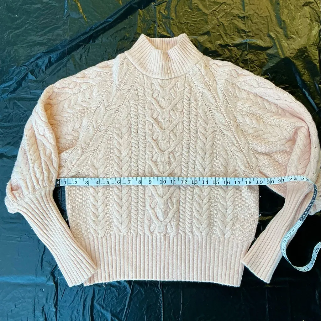 Nice  BCBG MAXAZRIA sweater 🍑🍑 - Image 8