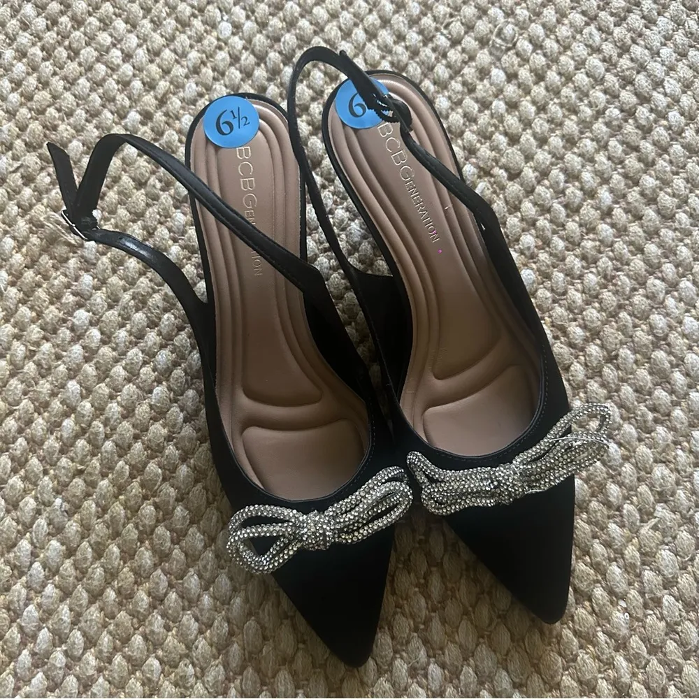 BCBGeneration Donna Pointy Tow Bow Dress Pumps - Image 5