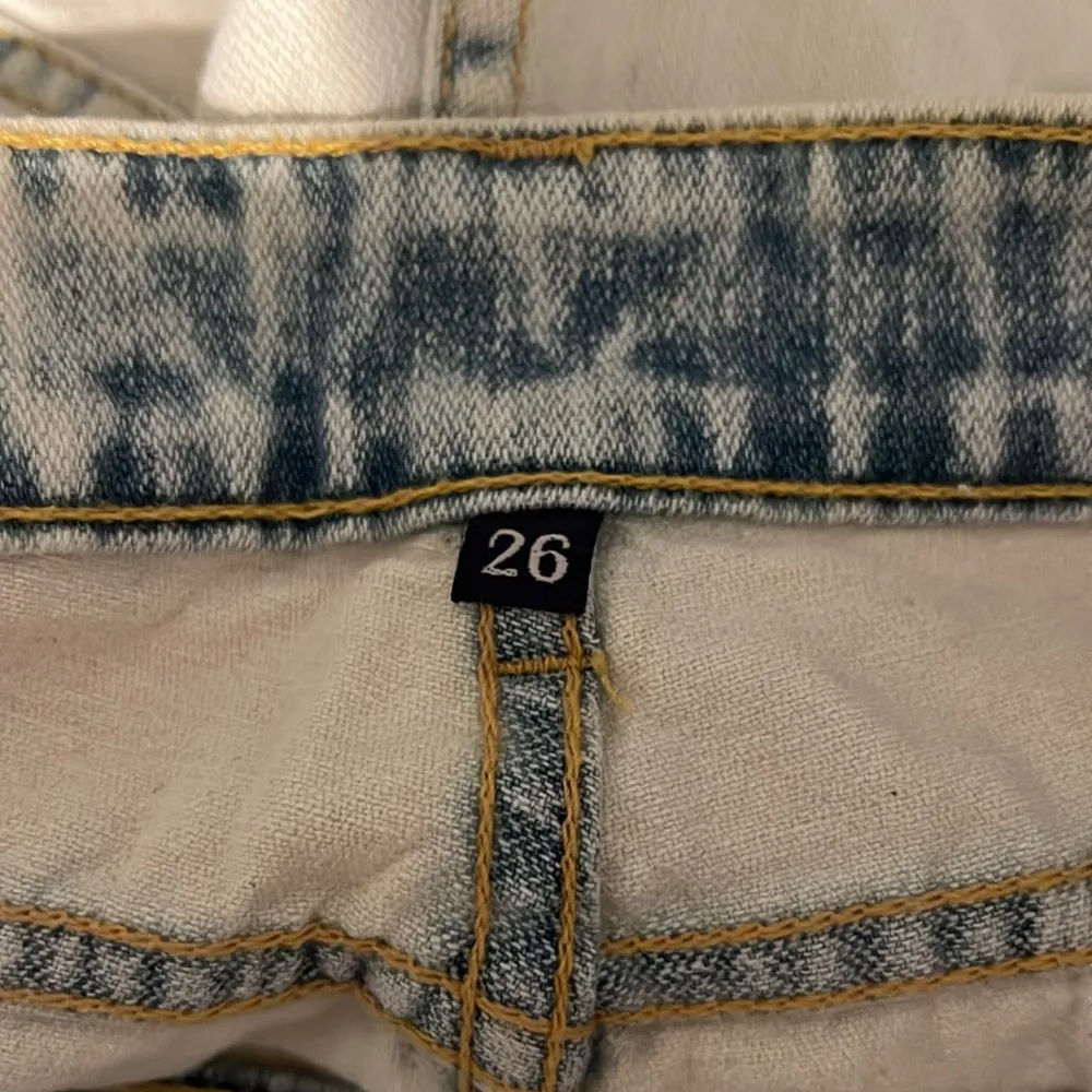 Carmar denim shorts. Size‎ 26 - Image 5