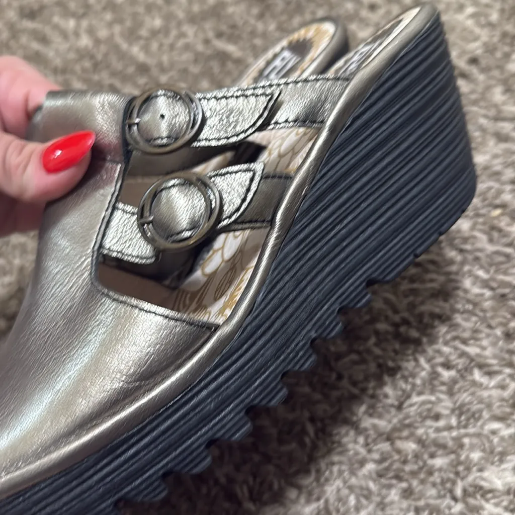 Fly London Yawe Wedge Slide Platform Sandals Metallic size 40 or size 9 woman - Image 6