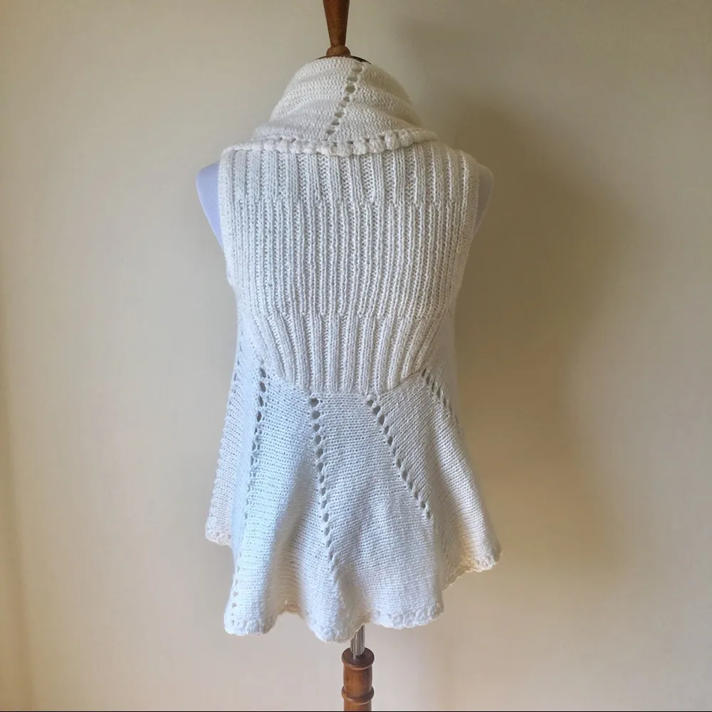 Romeo and Juliet Couture Sleeveless Hi-low Sweater - Image 2