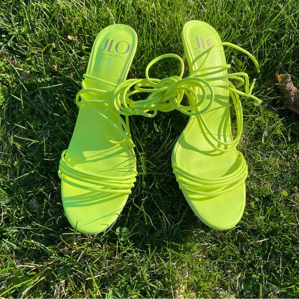 JLO Jennifer Lopez Lime Neon Green strappy heels Sandal shoe sz 8.5 Dronning - Image 6