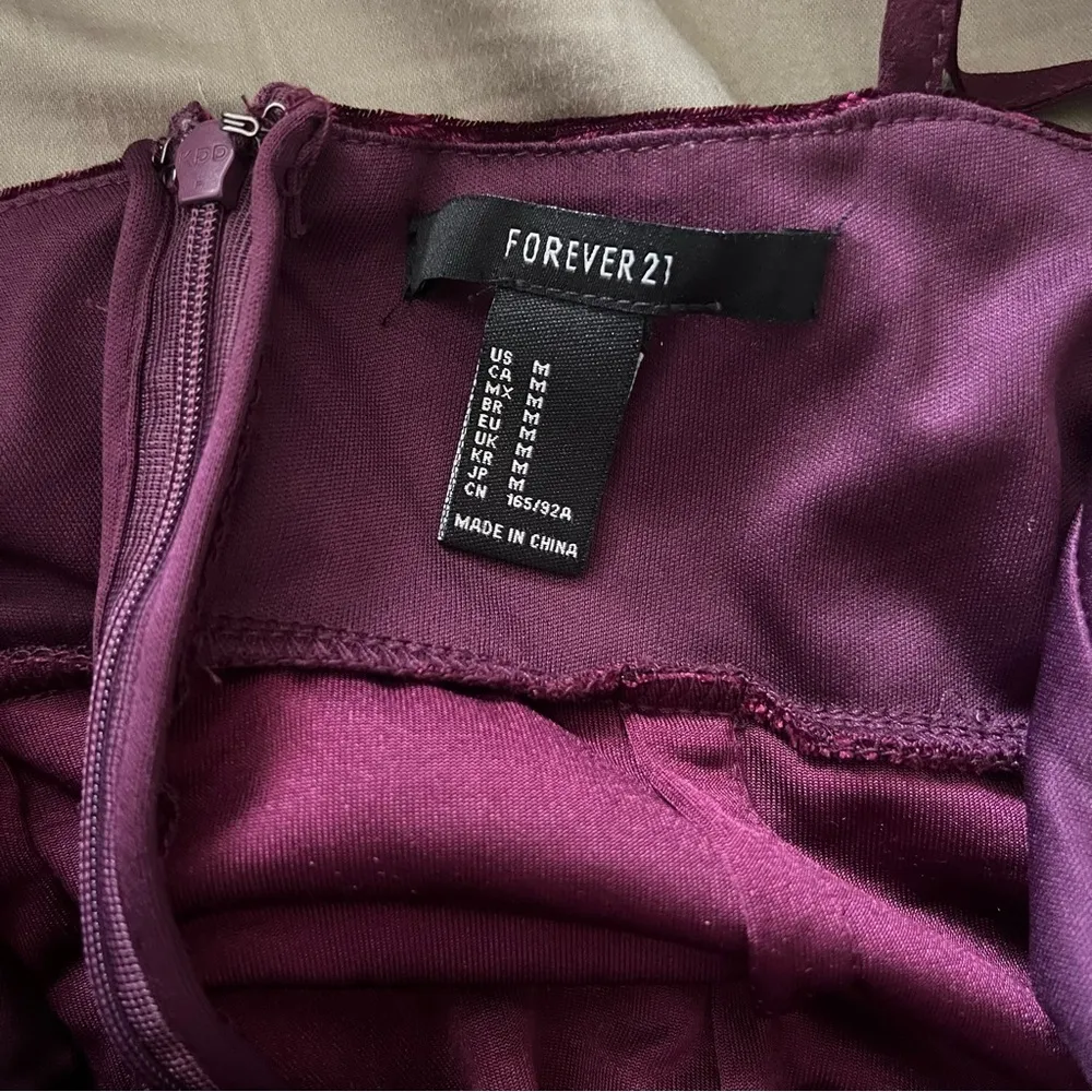 ☀️ Velvet cocktail mini dress- maroon/plum/purple sz medium - Image 5