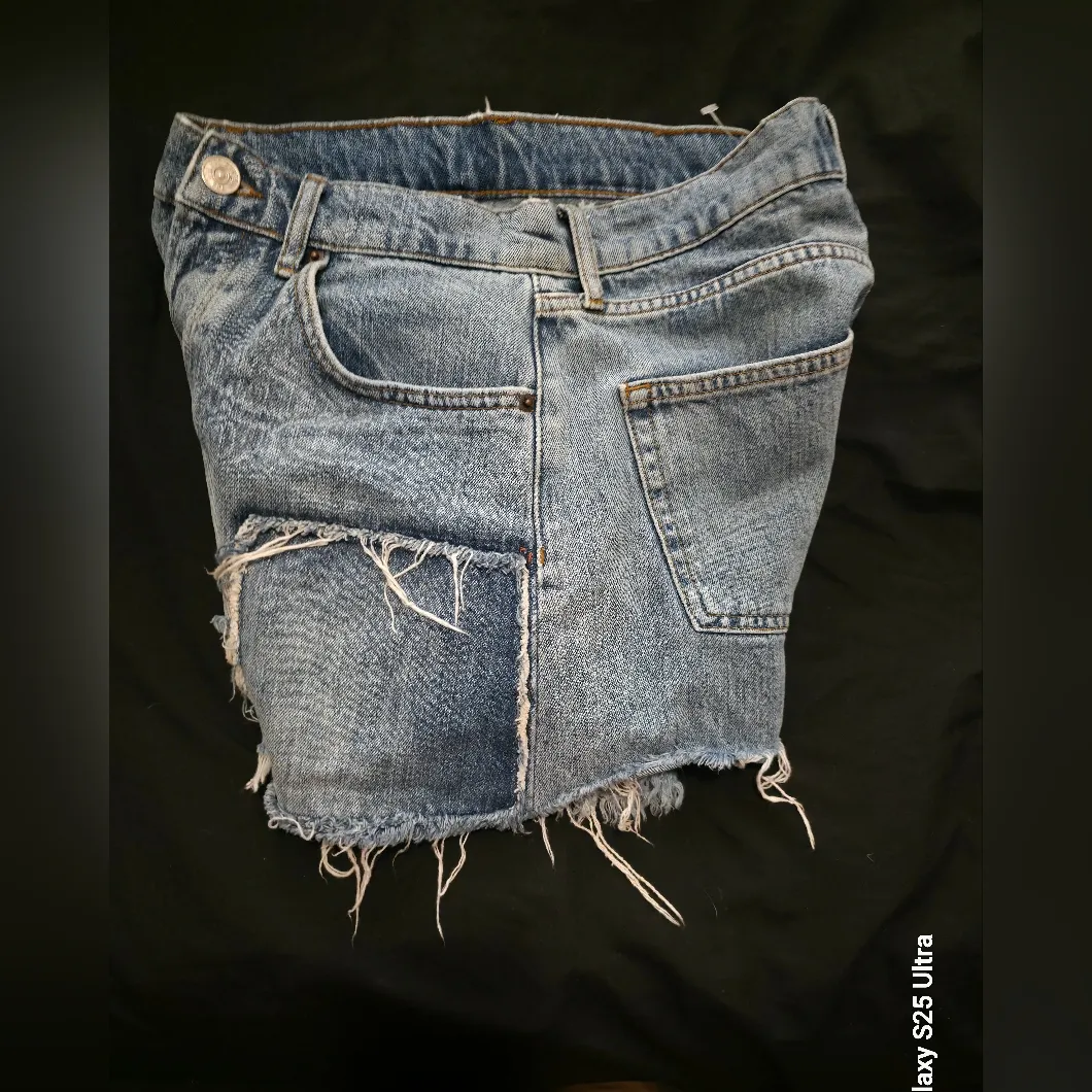 BDG Frayed Hem Blue Jean Shorts - Image 8