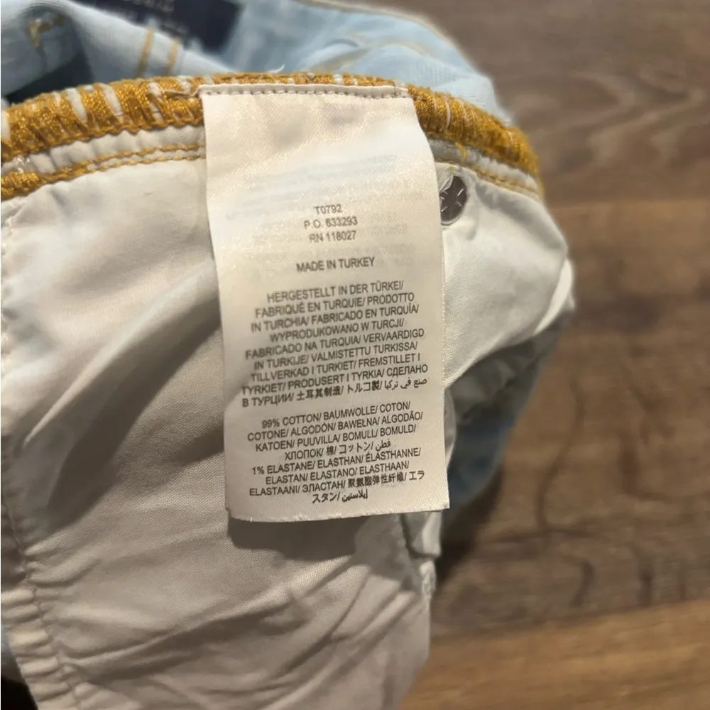 Boden Amelie Girlfriend Denim Button - Image 4