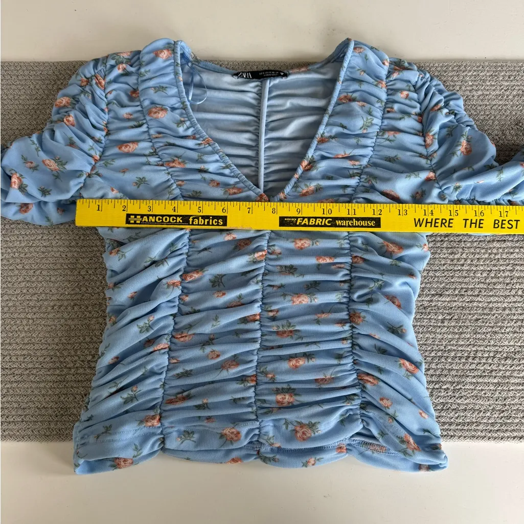 ZARA Baby Blue Pink Floral Mesh Rusched V Neck Elbow Sleeve Top Size Small - Image 8