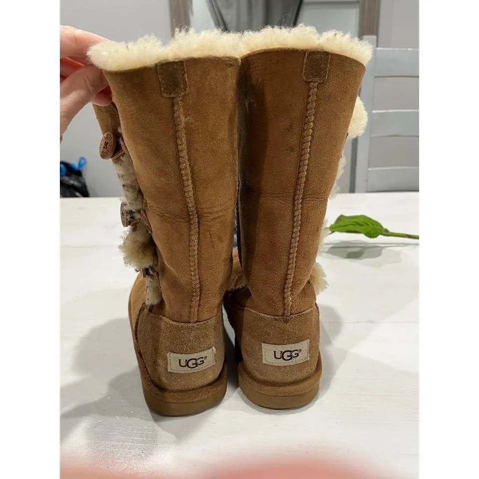 UGG Button Bailey Boots Chestnut Brown Suede‎ Sheepskin Lined Boots Size 8 - Image 3