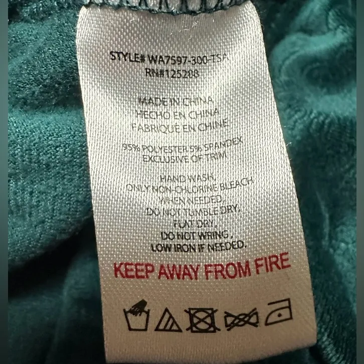 Tahari Womens XL Velour Pajamas Emerald Green Button Front Top Pants Embossed - Image 7