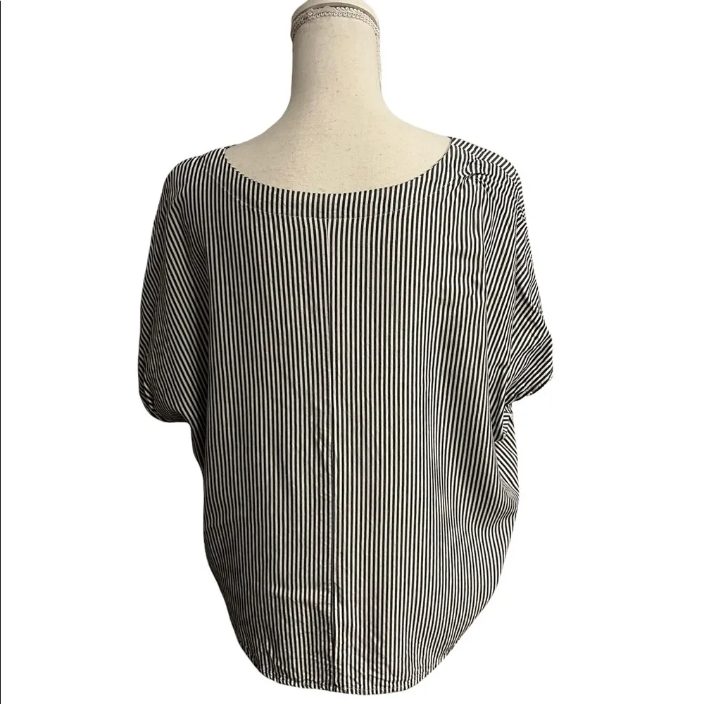 Universal Thread Striped Front Tie Shirt - Image 4