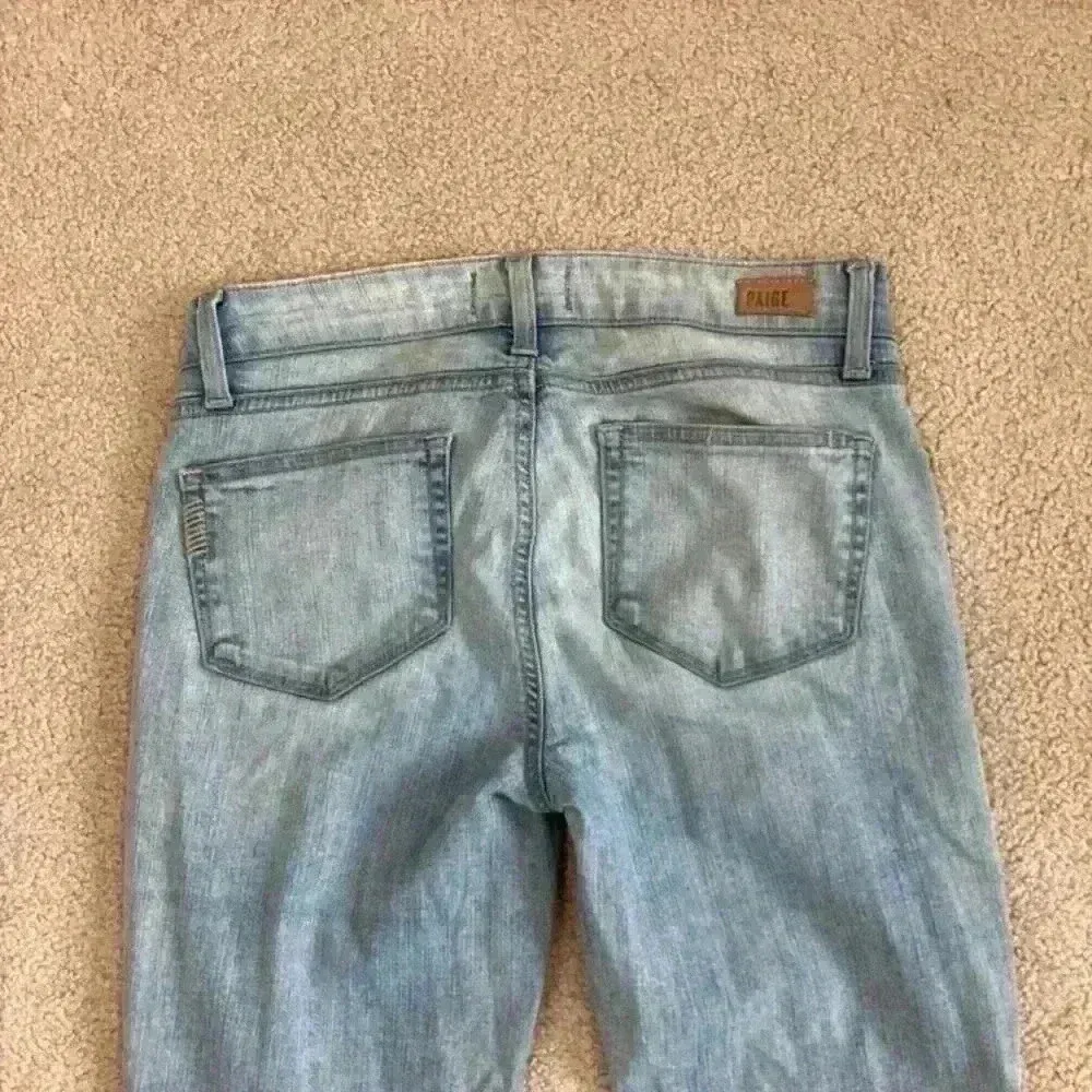 Paige light wash distressed verdugo ankle shade-b jeans in size 28 - Image 4