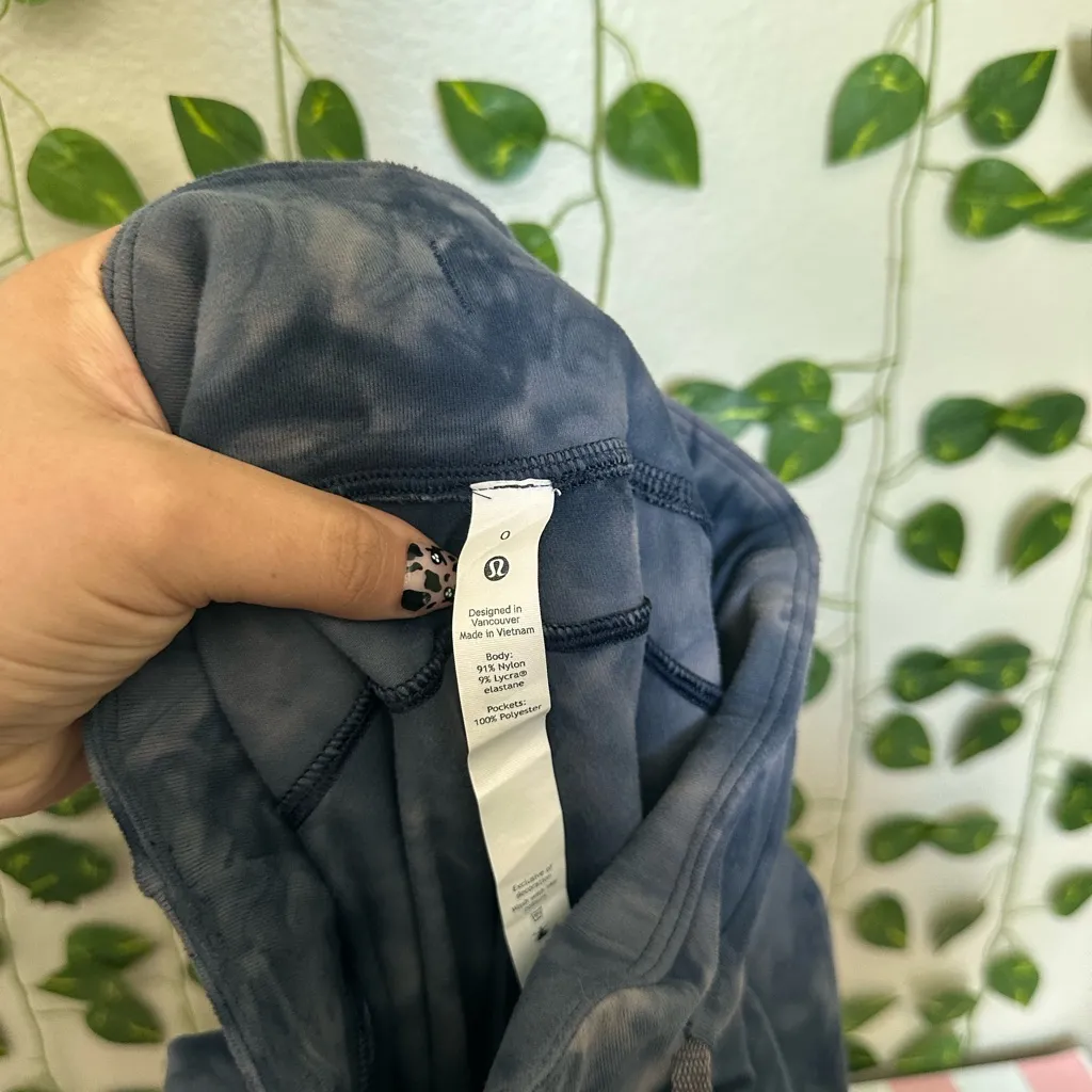 Women/teen girls Lululemon tie-dye joggers size 0 - Image 5