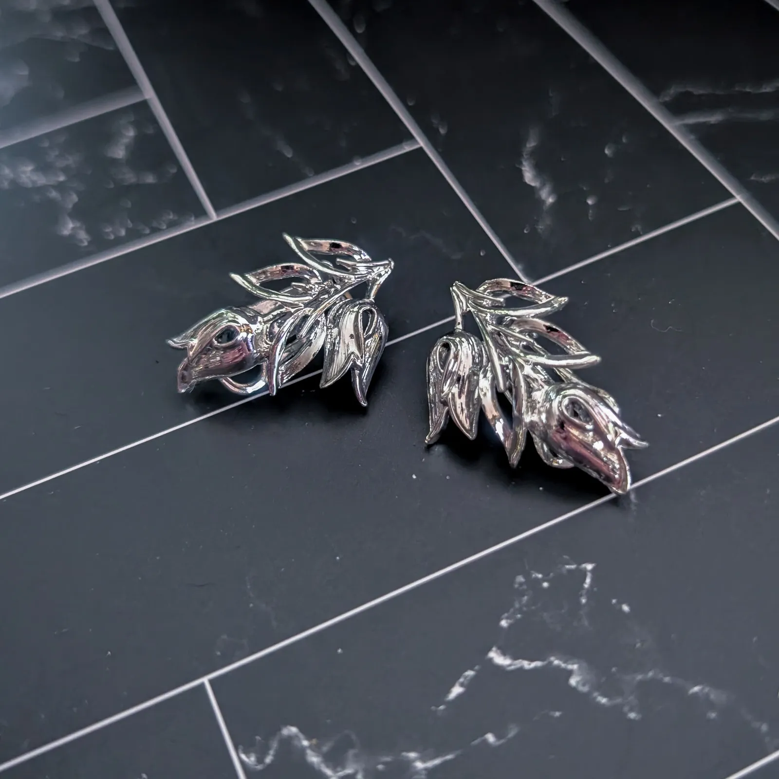 Vintage Clip On Earrings Large Silver Tone Wheat? Harvest Fall 1 & 1/8" - Image 4