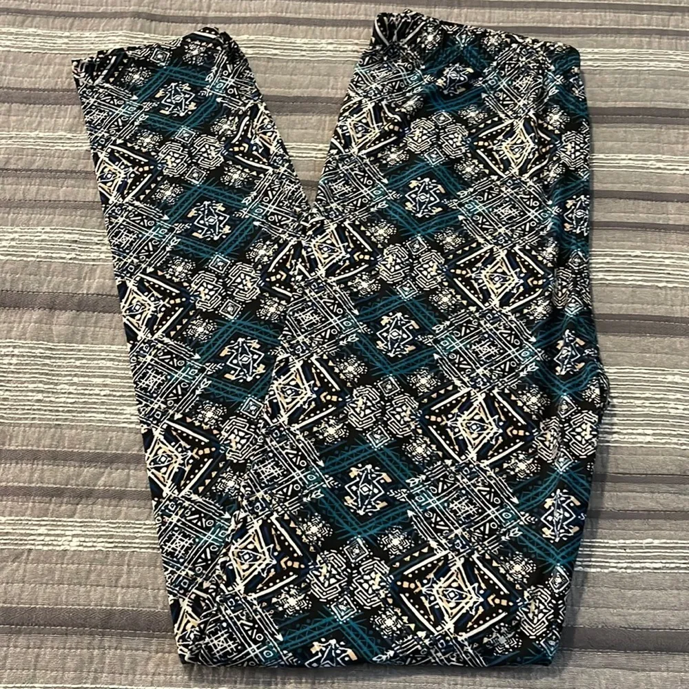 Black Teal Buttery Soft Elastic Waist Aztec Leggings One Size NWOT #6665 - Image 2