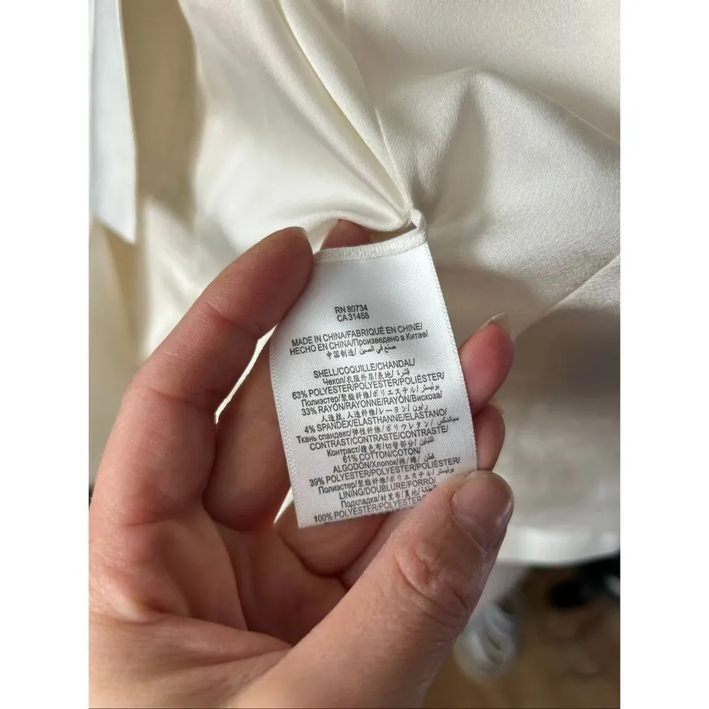 BCBG white stylish blazer short size xxs with silk like accent at the collar White - Image 8