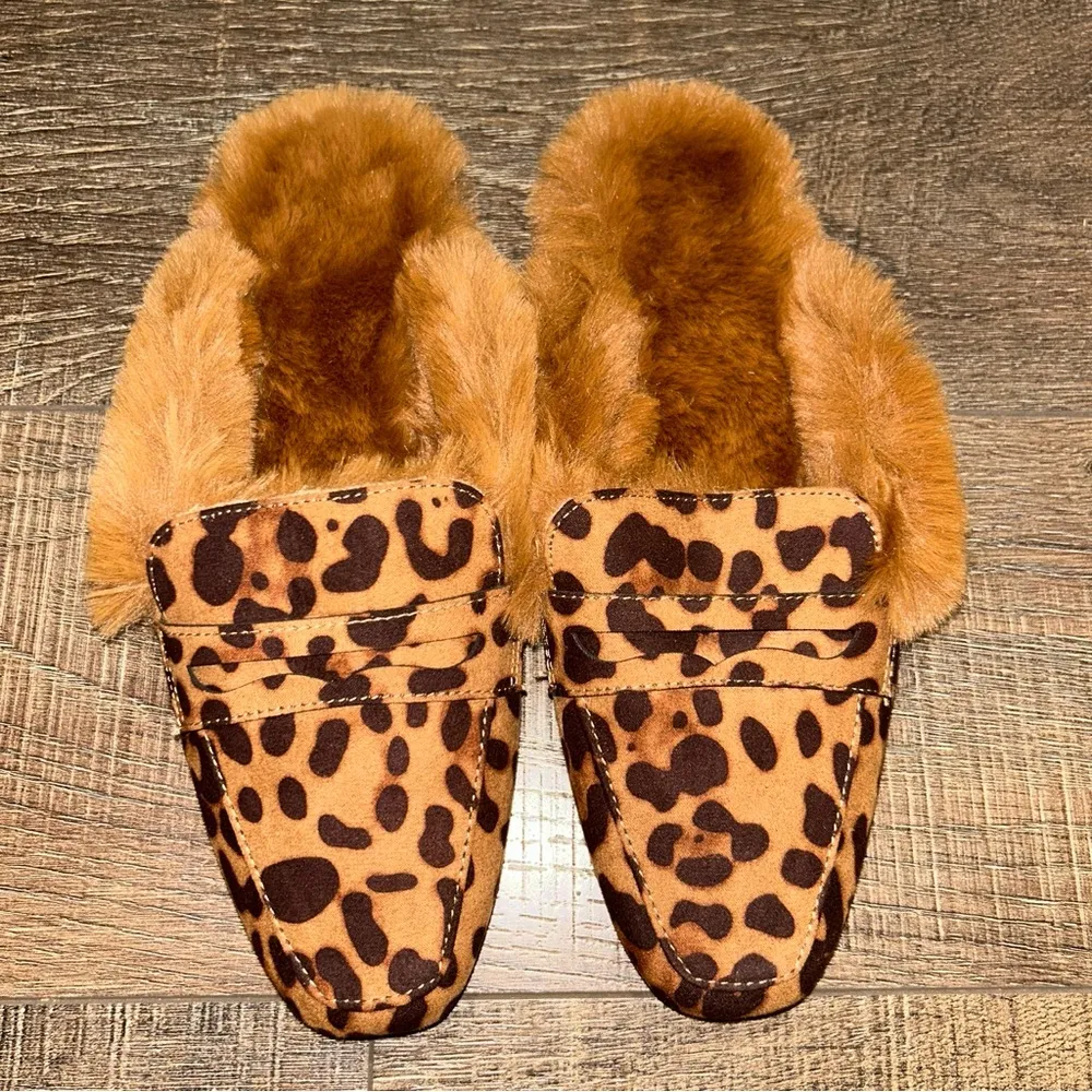 Animal Print Slip-on Flats Women’s 8 - Image 2