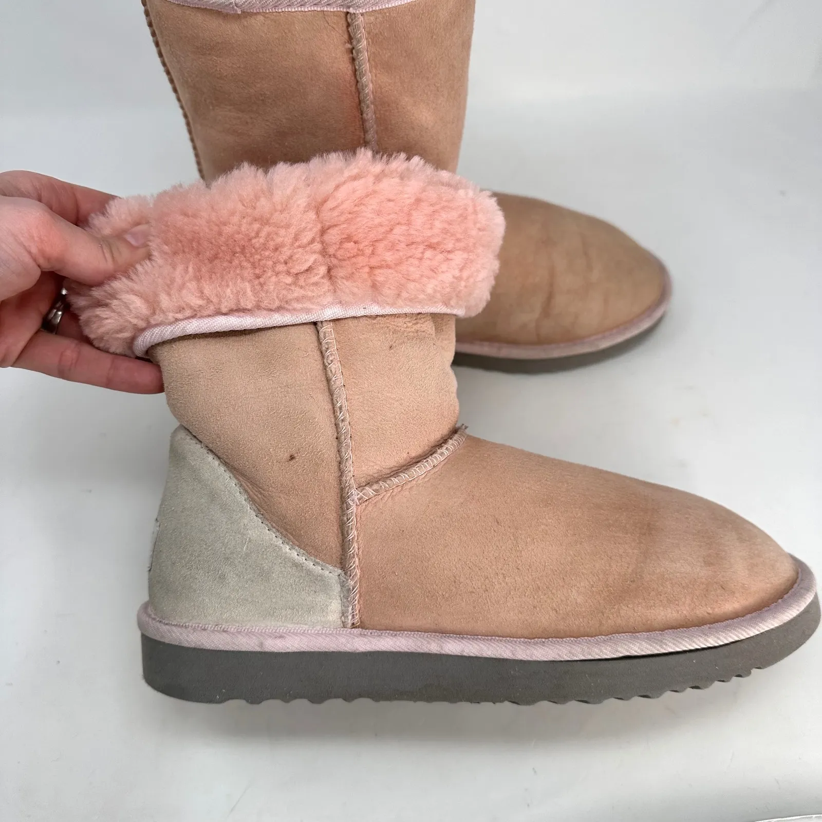 UGG  Classic Short Shearling Boot Pink‎ Size 8 - Image 8
