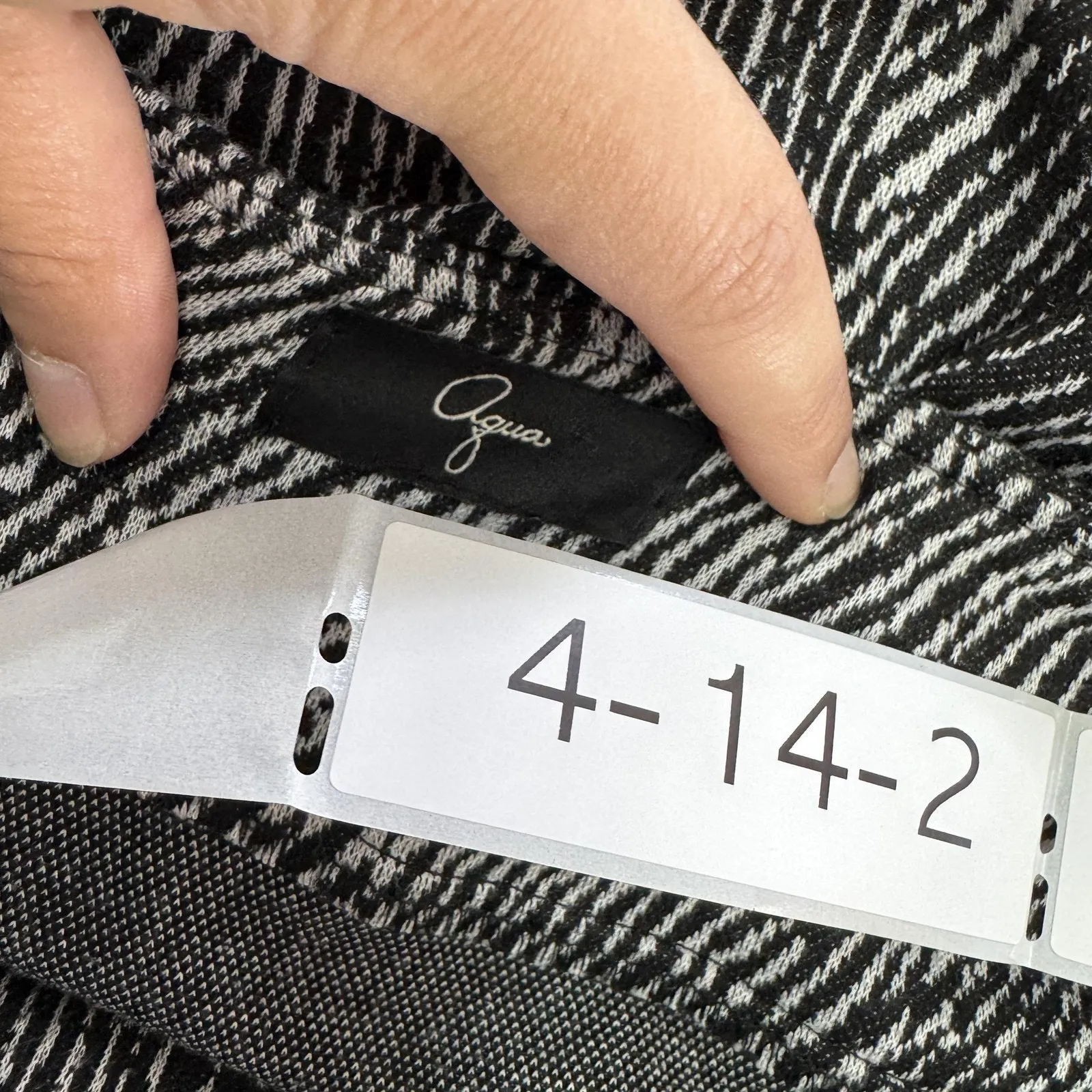 Aqua‎ Skirt Womens Small Black White Geometric Mini Bodycon Stretch Patterned - Image 3