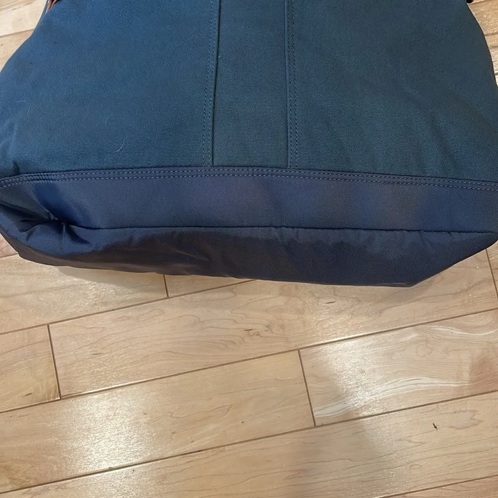 Bass Tamarack grey fold over canvas adjustable crossbody overnight/computer bag Gray - Image 12