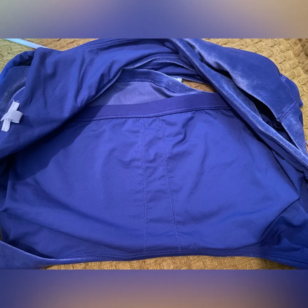 Athleta Plush Velvet Open Back Crop Workout Tank Top size L - Noble Blue - Image 10