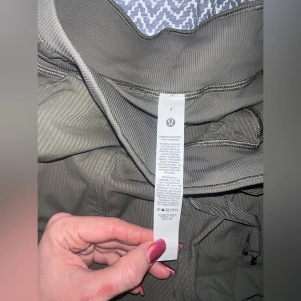 Lululemon  Dance Studio High Rise Short 3.5” size 4‎ - Image 4