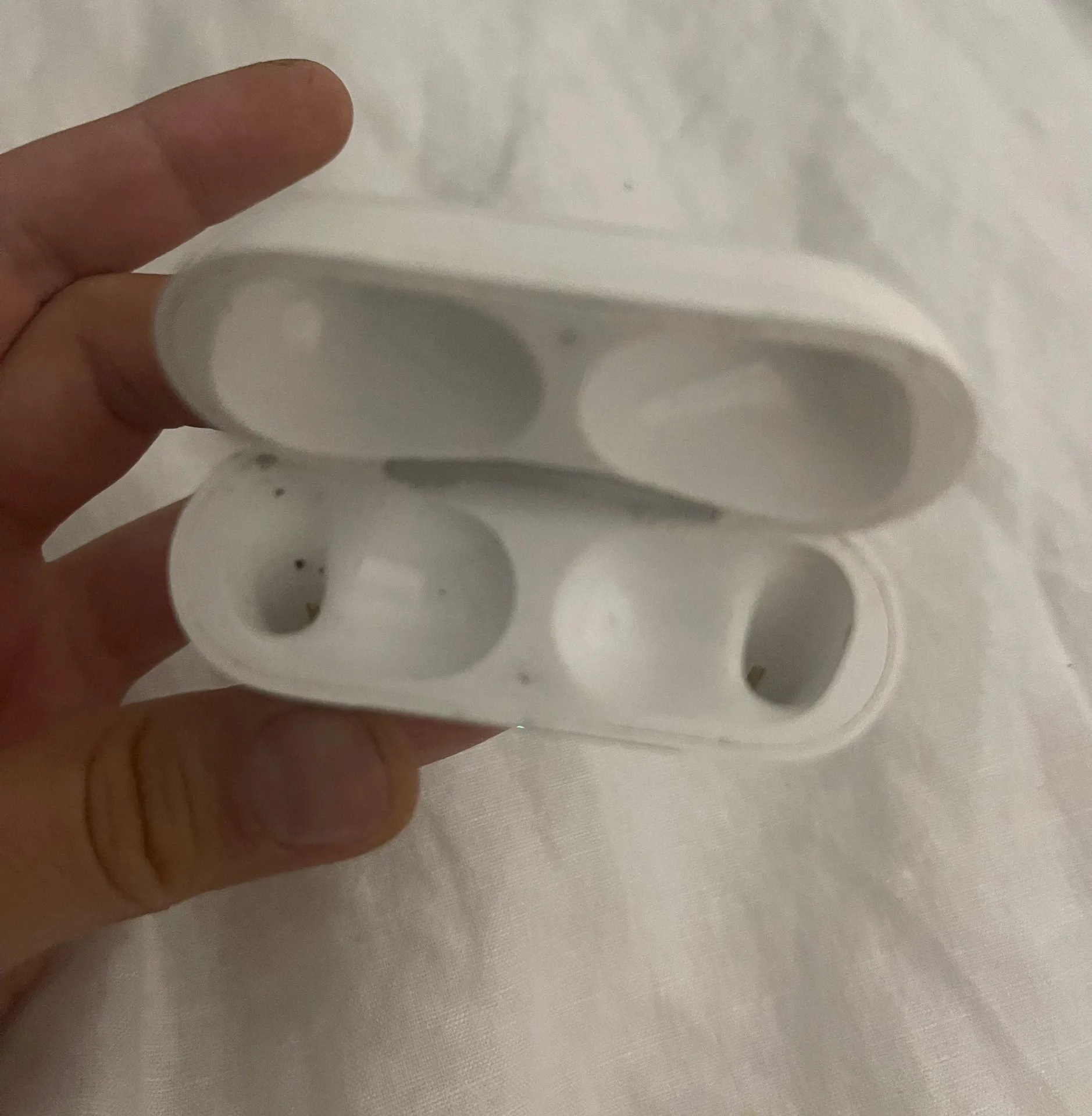 Apple AirPods Pro Charging Case - Image 4