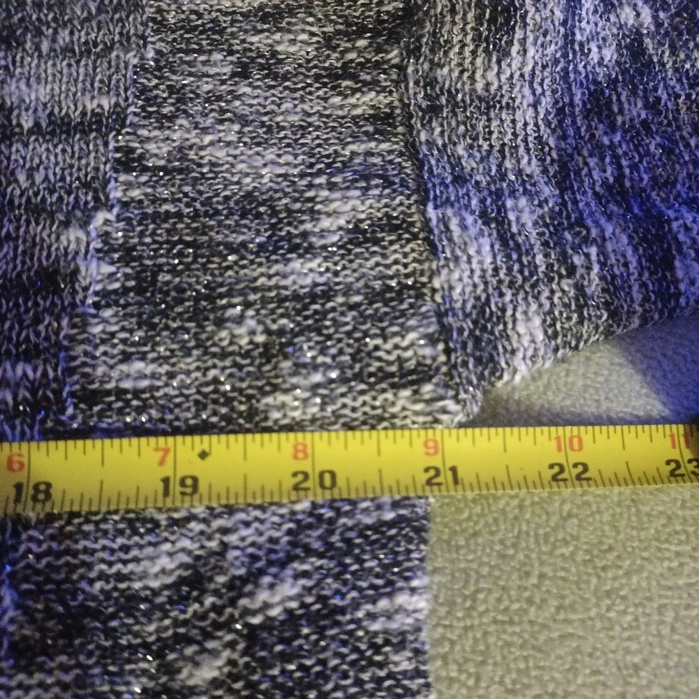 American Eagle Women’s Gray Metallic Weave Sweater Crew Neck Size Medium - Image 3