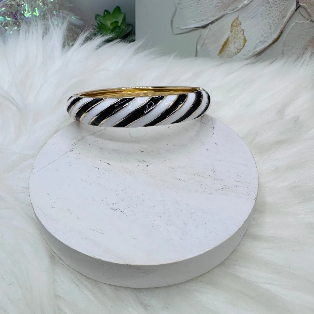 Black & White Stripe Design Thick Enamel Bangle Bracelet - Image 7