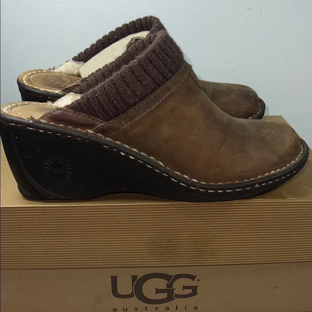 UGG Women's gael brown leather Chestnut Knit Clogs. size7.              stand - Image 6