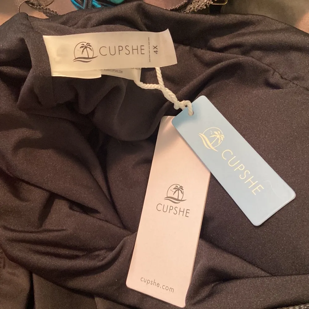 Cupshe Floral and Black Plunge Halter One Piece Swimsuit - Image 5