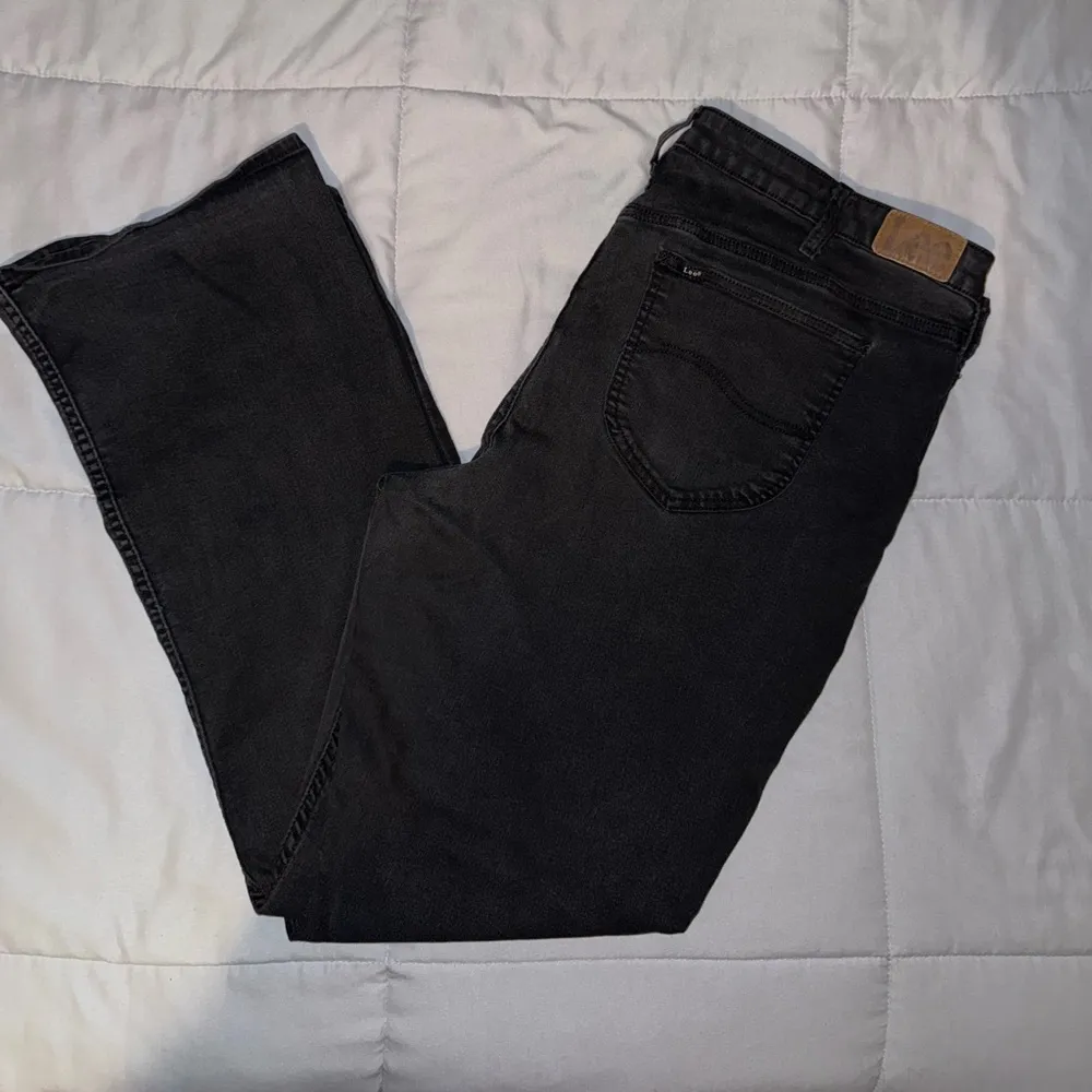 Lee Women's Boot Cut High Rise Black Jeans Size 22 - Image 4