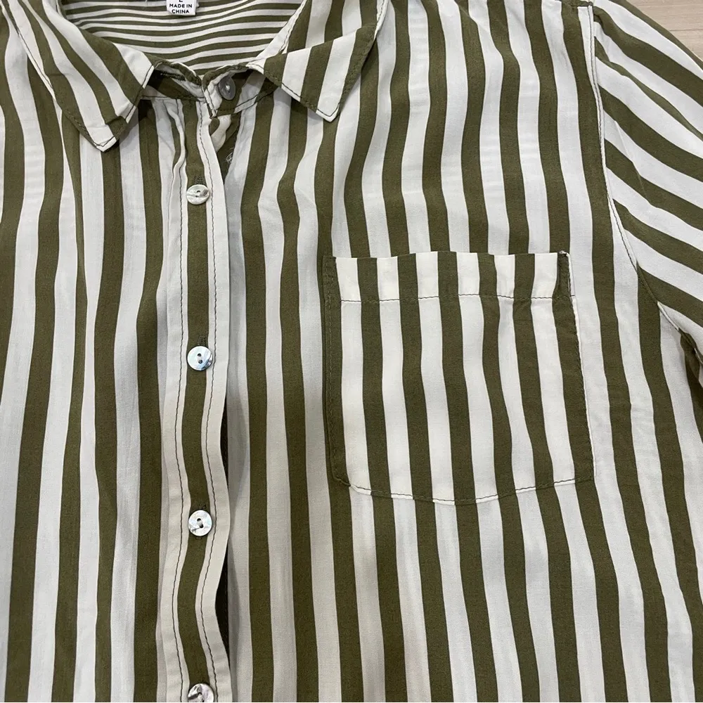 Jane and Delancey Women’s Striped Button Down Size Large - Image 7