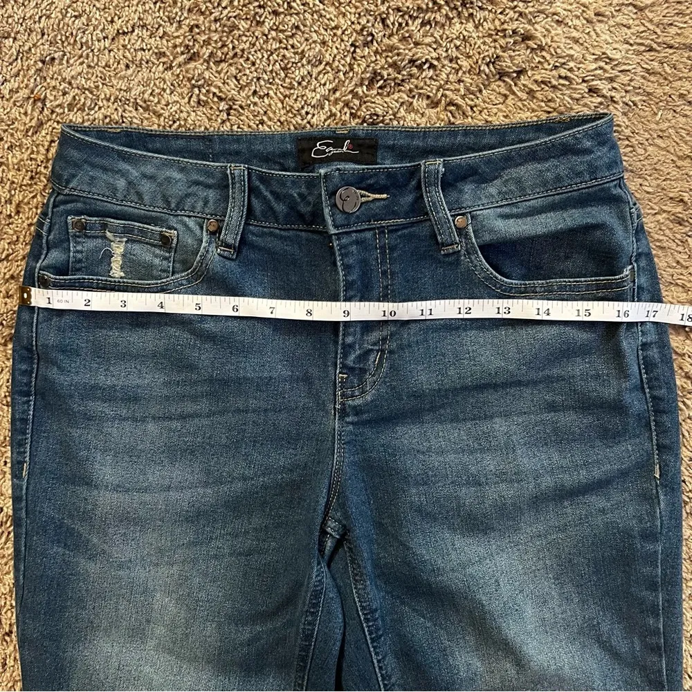 Earl Crop Flared Raw Hem Women's size 8 Medium Wash Blue Denim Jeans - Image 8