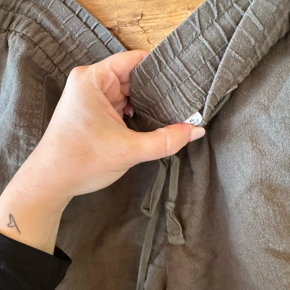 Gap Linen Blend Army Green Shorts - Image 2