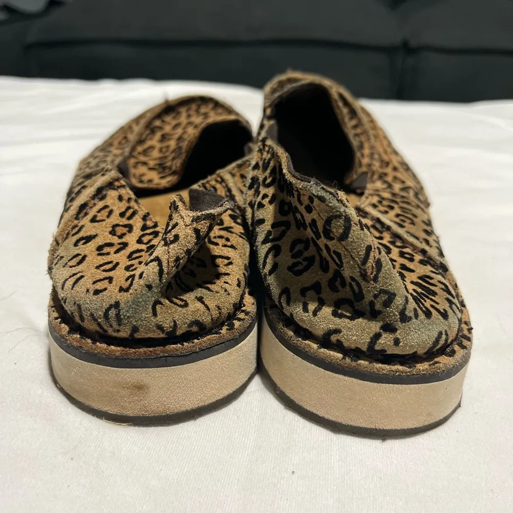 Ariat Cruisers Leopard size 7.5 - Image 3