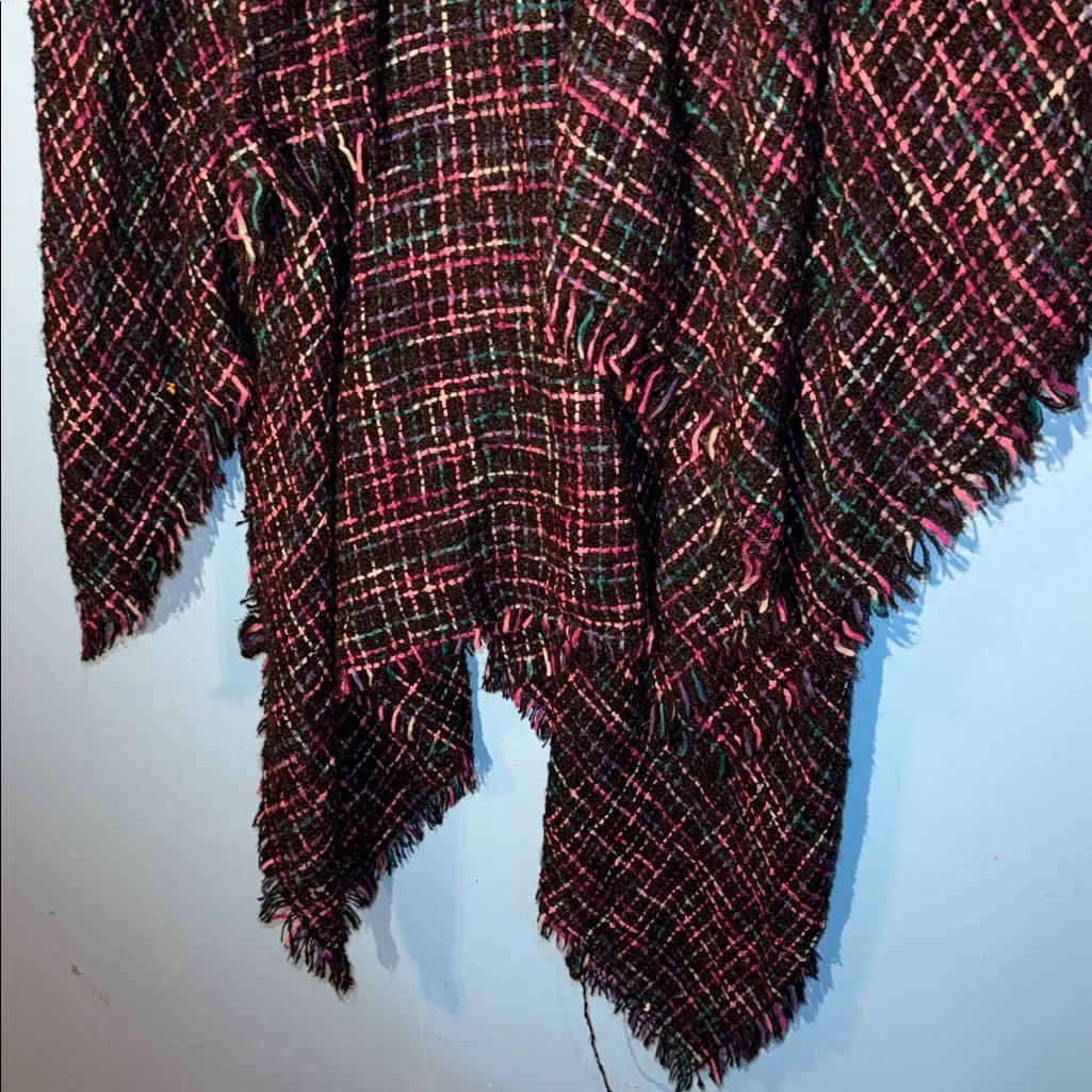 Cathrine’s Plaid Poncho with Toggle Closure - Image 6