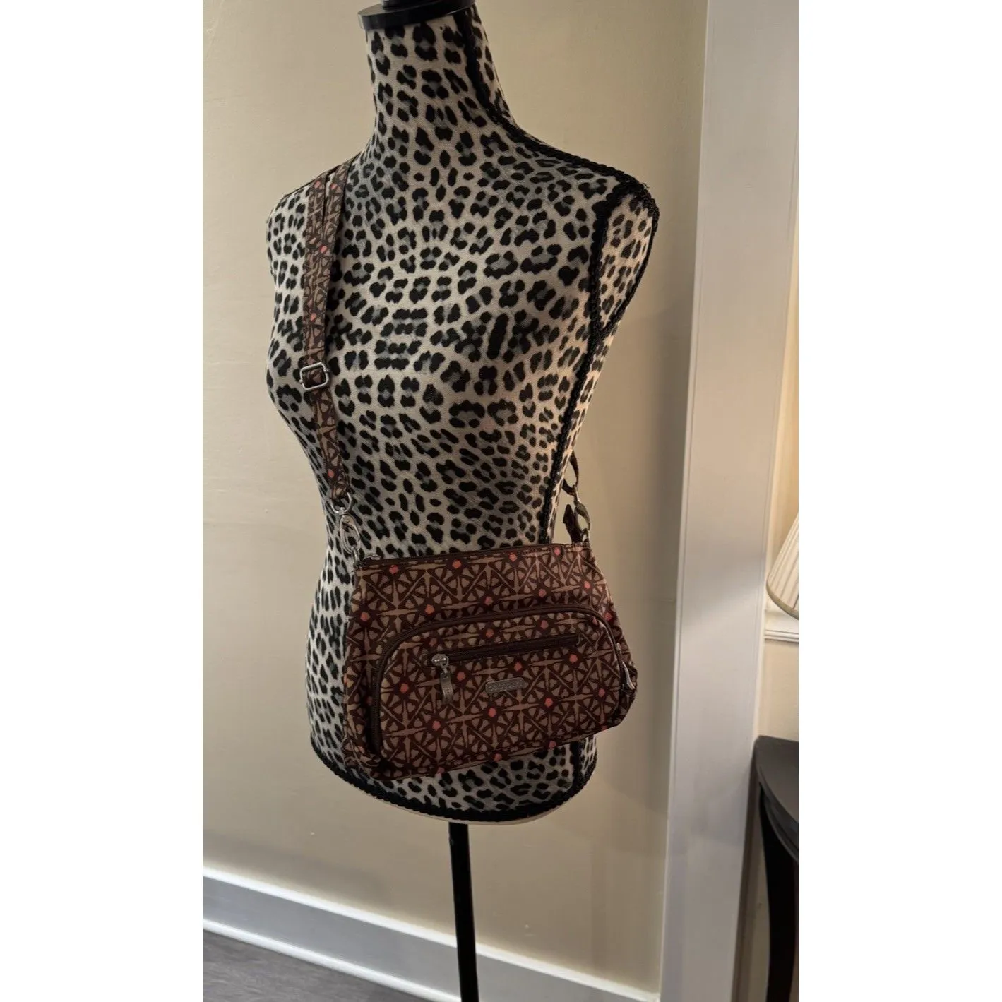 Baggallini Brown Crossbody Bag Purse Multiple Pockets Adjustable Zip Strap - Image 2