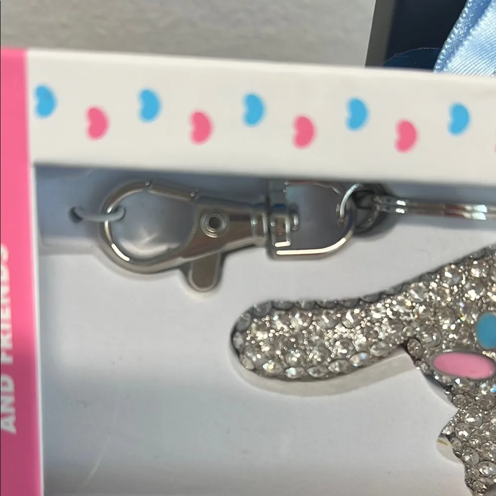 Hello Kitty - Cinnamoroll Collectable in Rhinestones 💎 - Image 3