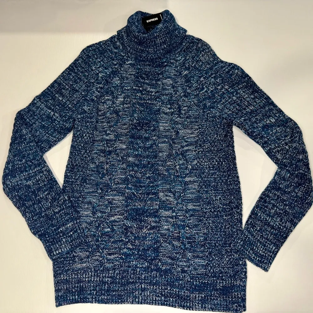 NWT EXPRESS WOMENS KNIT BLUE TURTLENECK SWEATER SIZE SMALL - Image 3