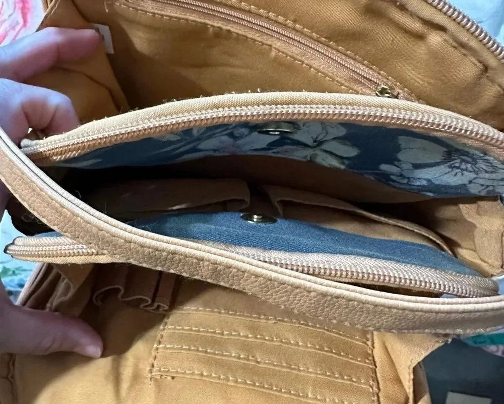 Jaclyn Smith women's floral crossbody with lots of pockets - Image 4