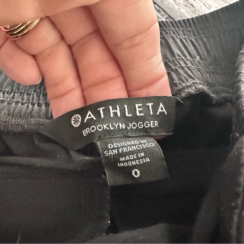 Athleta Brooklyn Women's Black Jogger Pants - Image 5