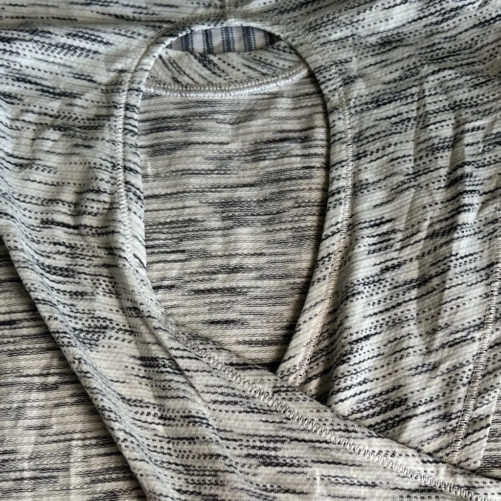 Lululemon Athletica crop top sz6 - Image 5