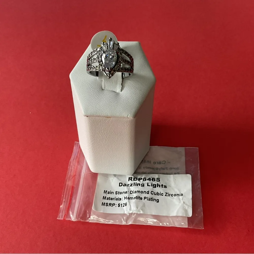 Bomb Party RBP6465 “Dazzling Lights” Cubic Zirconia on Hematite Size 7 Ring NWT Silver - Image 4