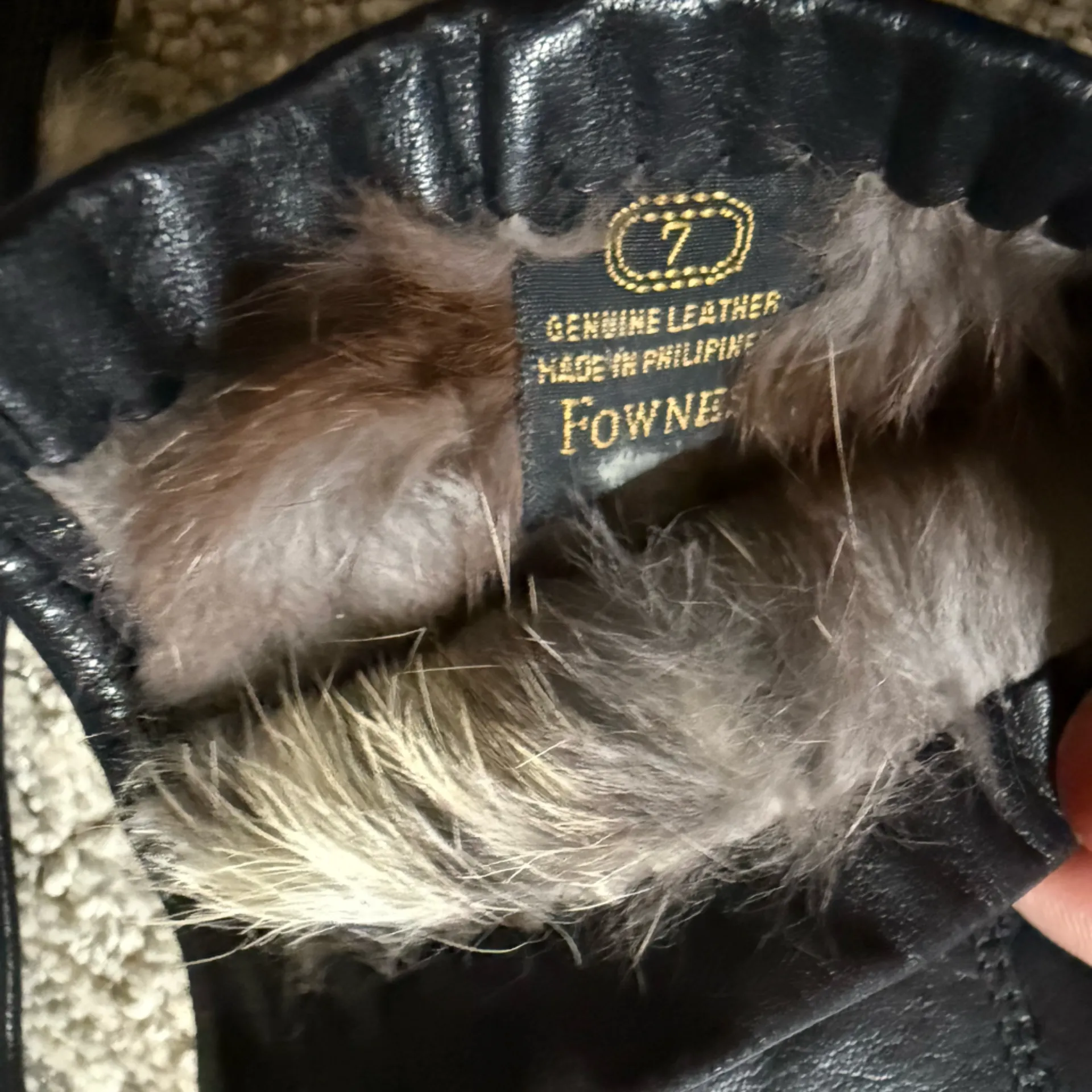 Fownes Black Leather Gloves Fur Lined Soft Size 7 - Image 5