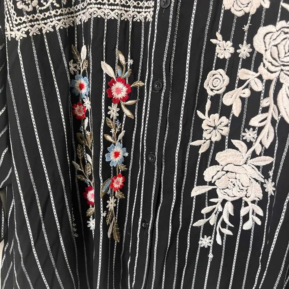 Savanna Jane Embroidered floral button down top size 2X - Image 7