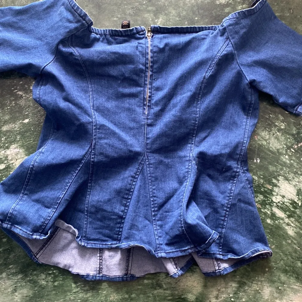 4 X $20 jean top off shoulders - Image 3