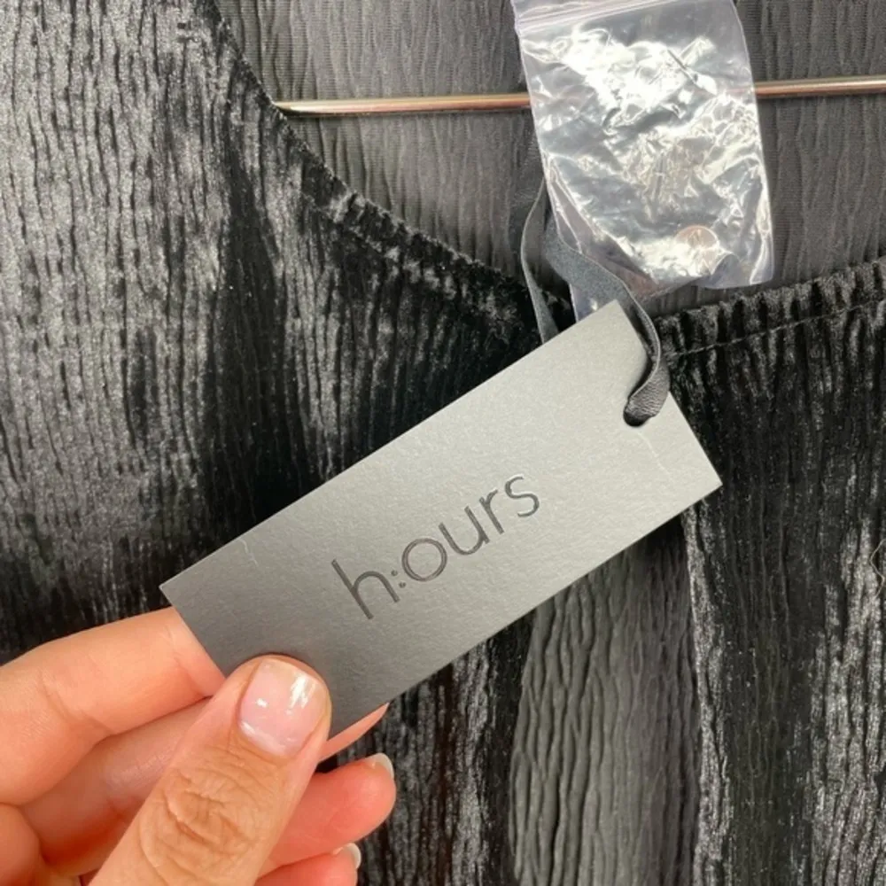 h:ours Black Velvet‎ Deep V Neckline Long Sleeve Mini Dress - Image 8